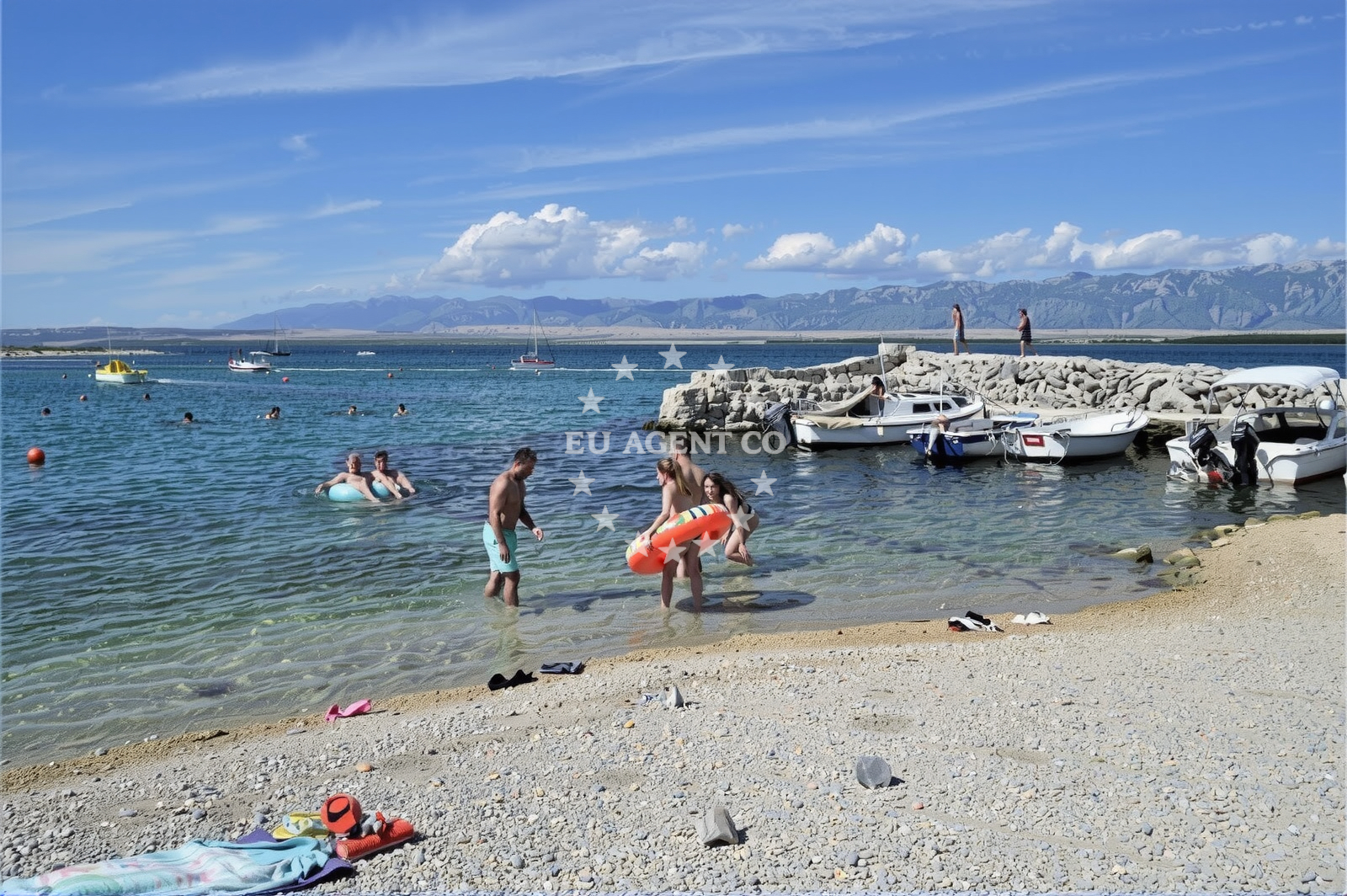 Shoreline and swimming area at Plaza Velika Slatina in 21 Ulica Velika Slatina V, Vir