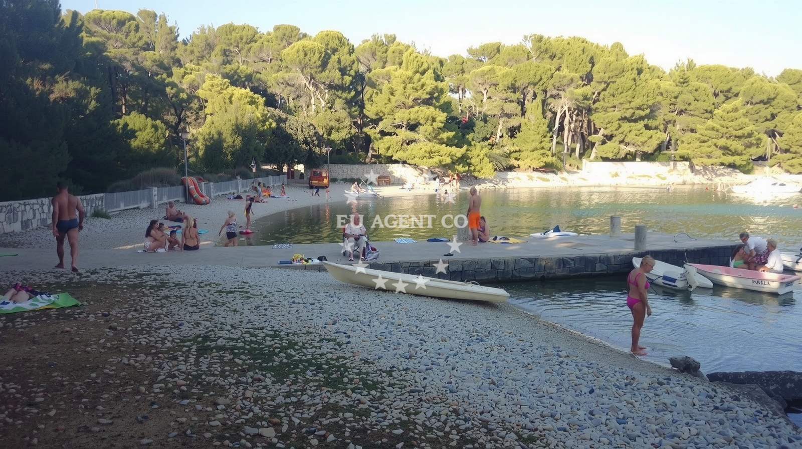 Beach facilities and surroundings at Plaza Venerica in Artatore 170A, Mali Lošinj