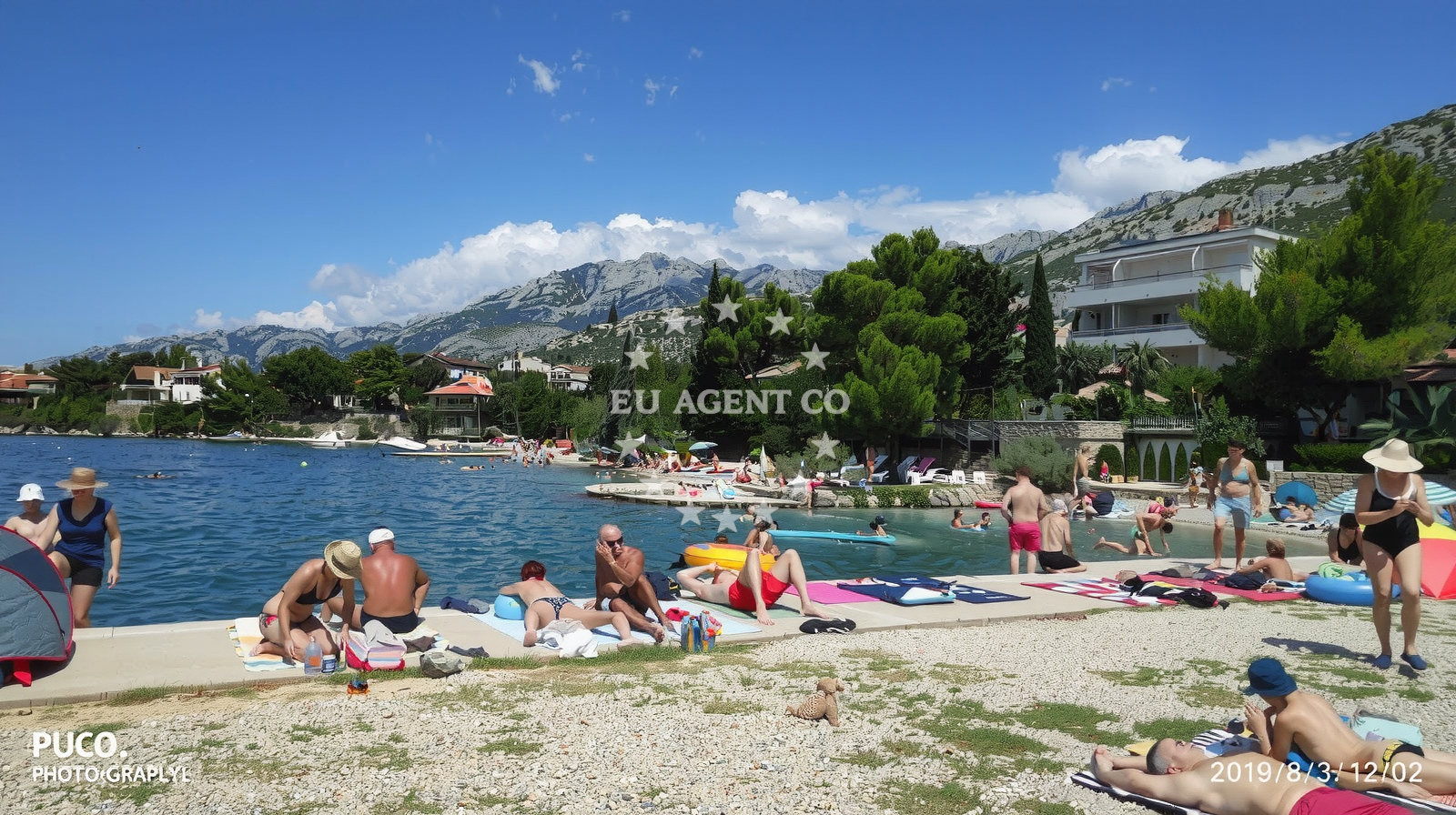 Shoreline and swimming area at Plaza Vickovo Mulo in , Starigrad