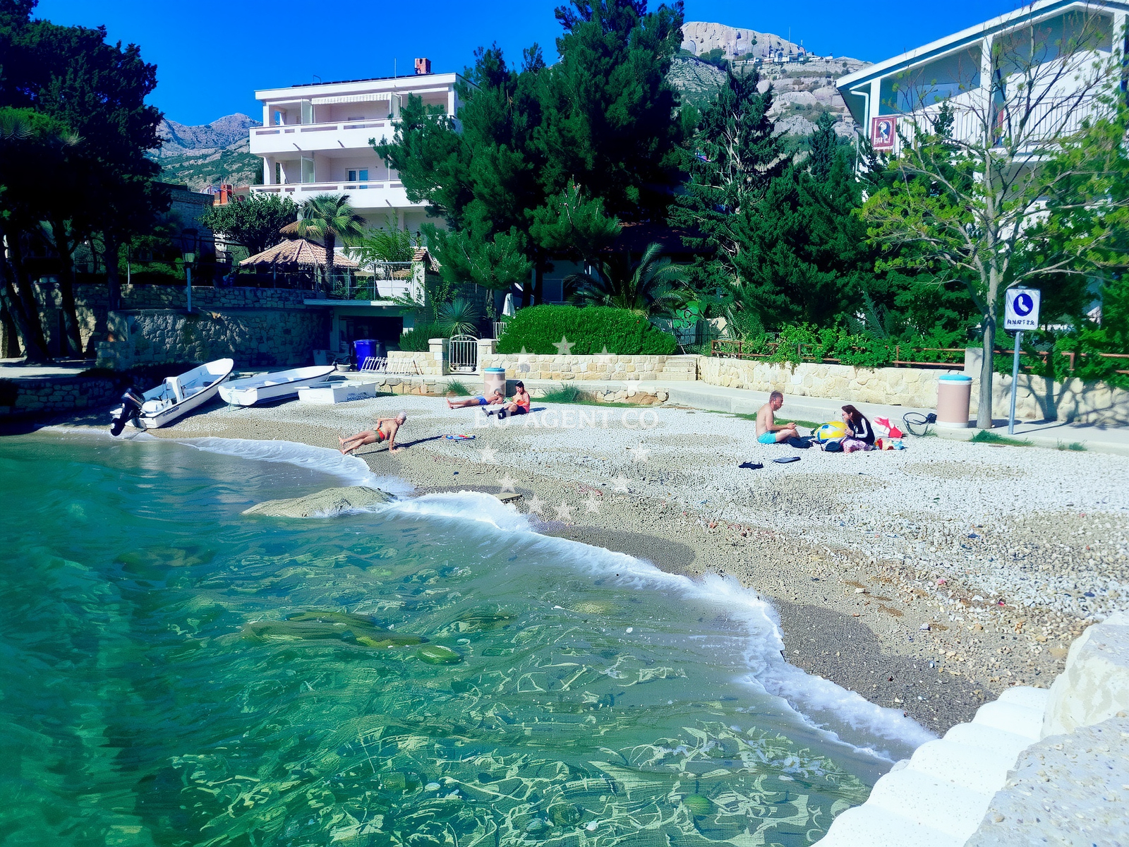 Beach facilities and surroundings at Plaza Vickovo Mulo in , Starigrad