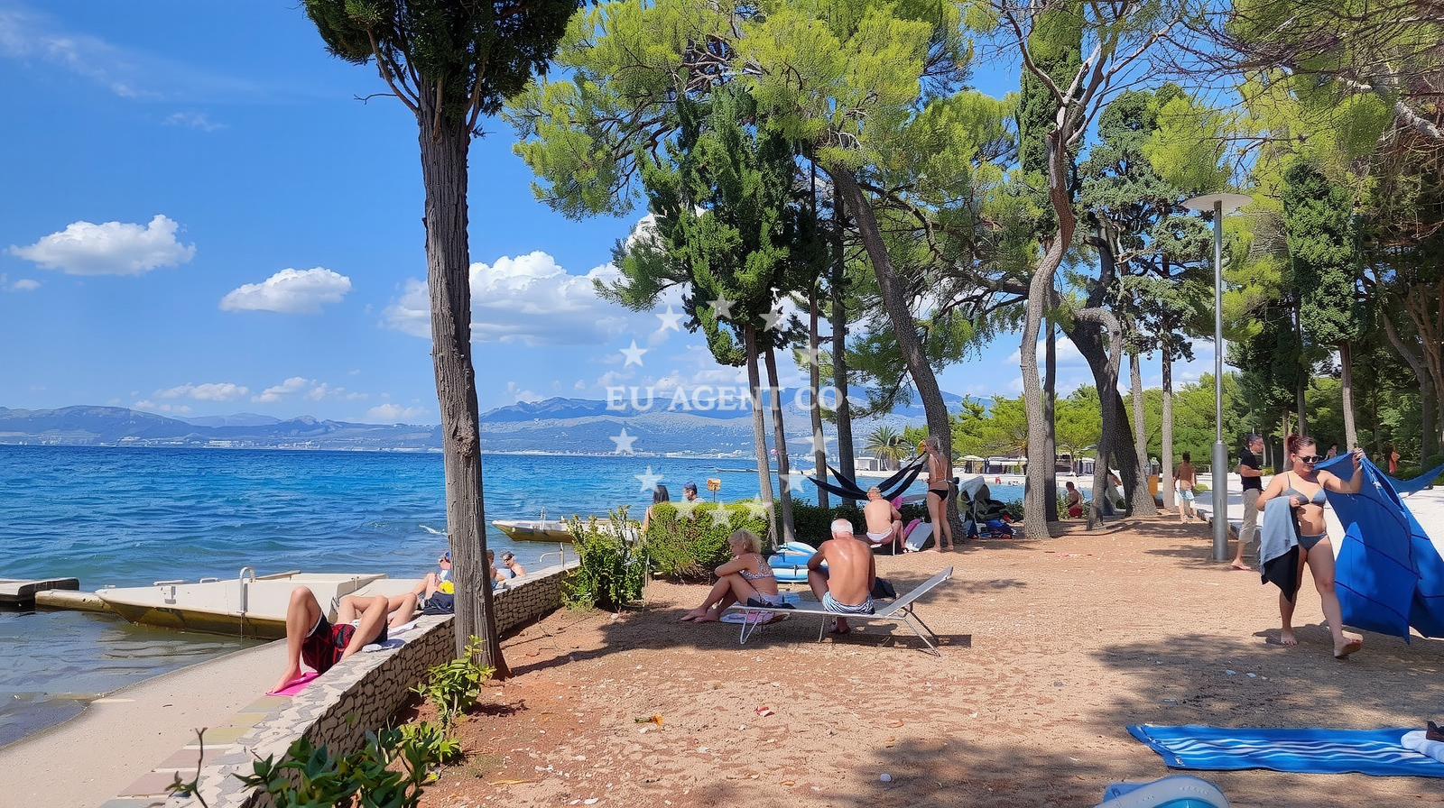 Beach facilities and surroundings at Plaza Vlacica in Bana Josipa Jel?i?a 1A, Supetar