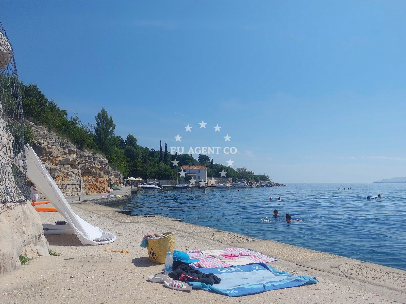 Sea and coastal view of Plaza Vodna in Primorsko-goranske Divizije 38, Jadranovo