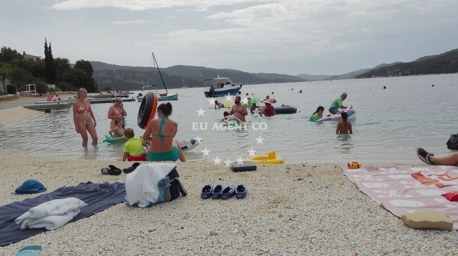 Beach facilities and surroundings at Plaza Vranjica in Obala Mira Barešića 27, Seget Vranjica