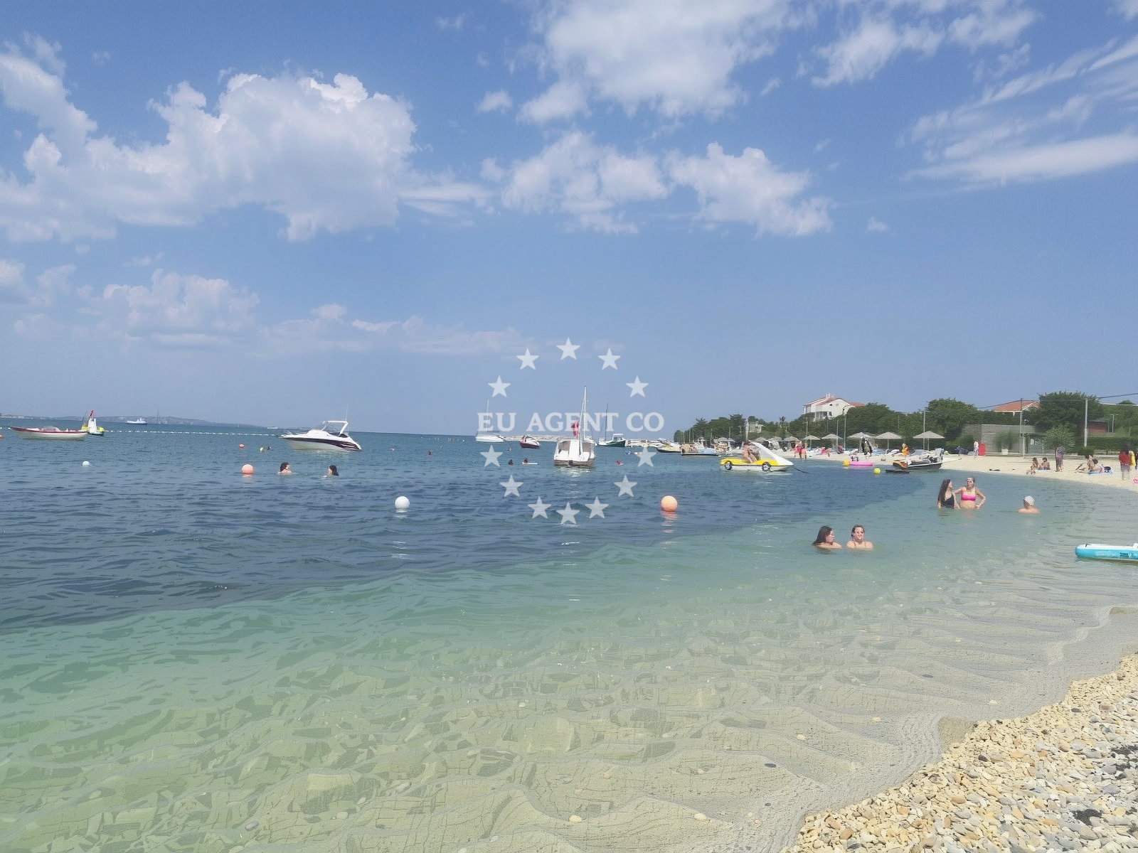 Beach facilities and surroundings at Plaza Vrsi-Mulo in 21 Ulica kneza Domagoja, Vrsi