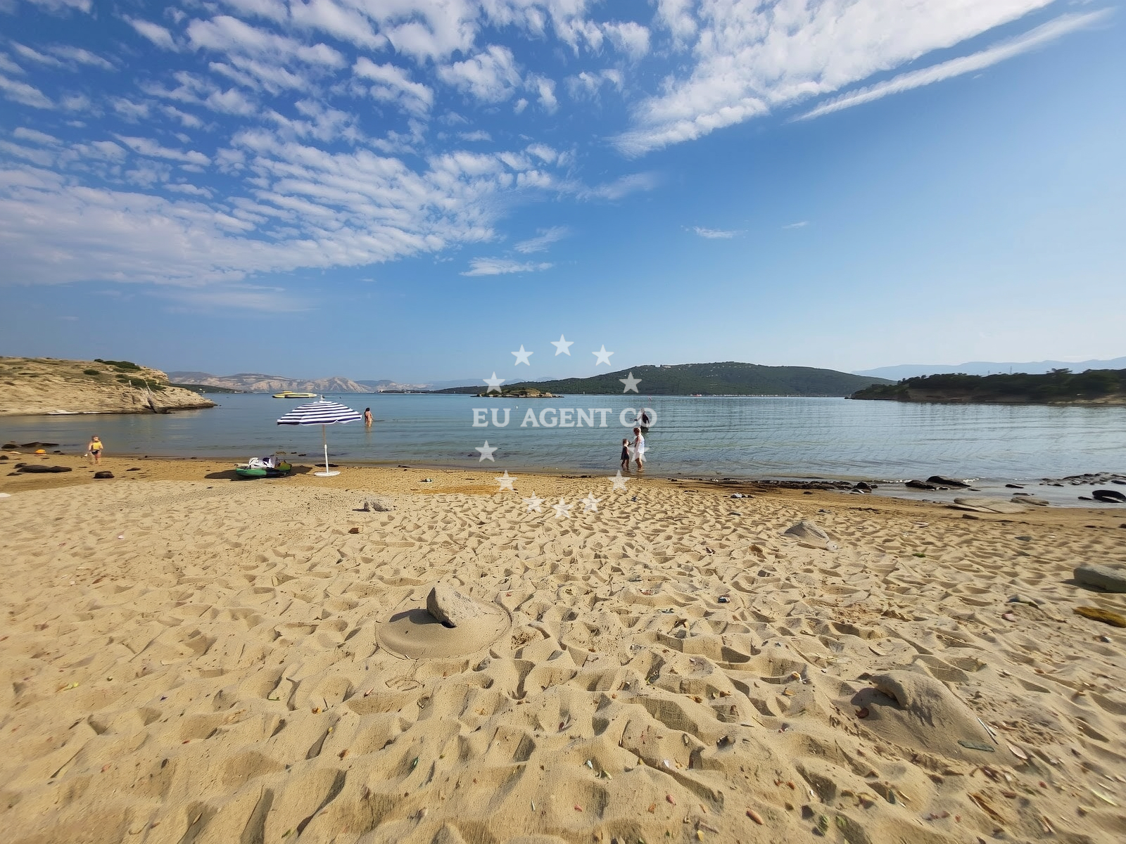Shoreline and swimming area at Plaza Zaskoljici in Lopar 30 A, Lopar