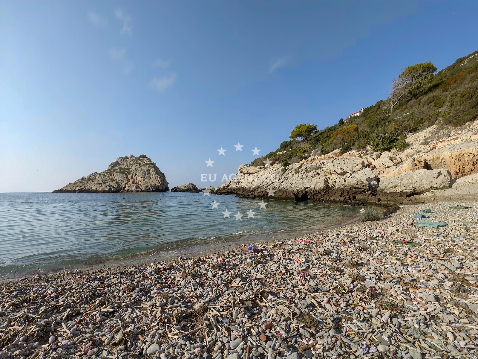 Sea and coastal view of Plaza Zukamice in Vrh Gospe 1, Komiža