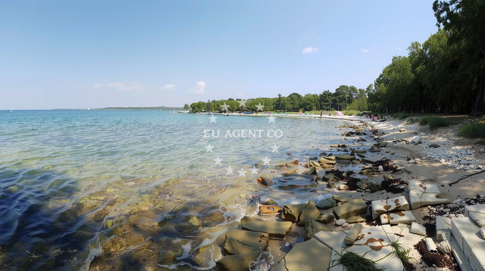 Shoreline and swimming area at Plicina beach in Červar 2A, Poreč