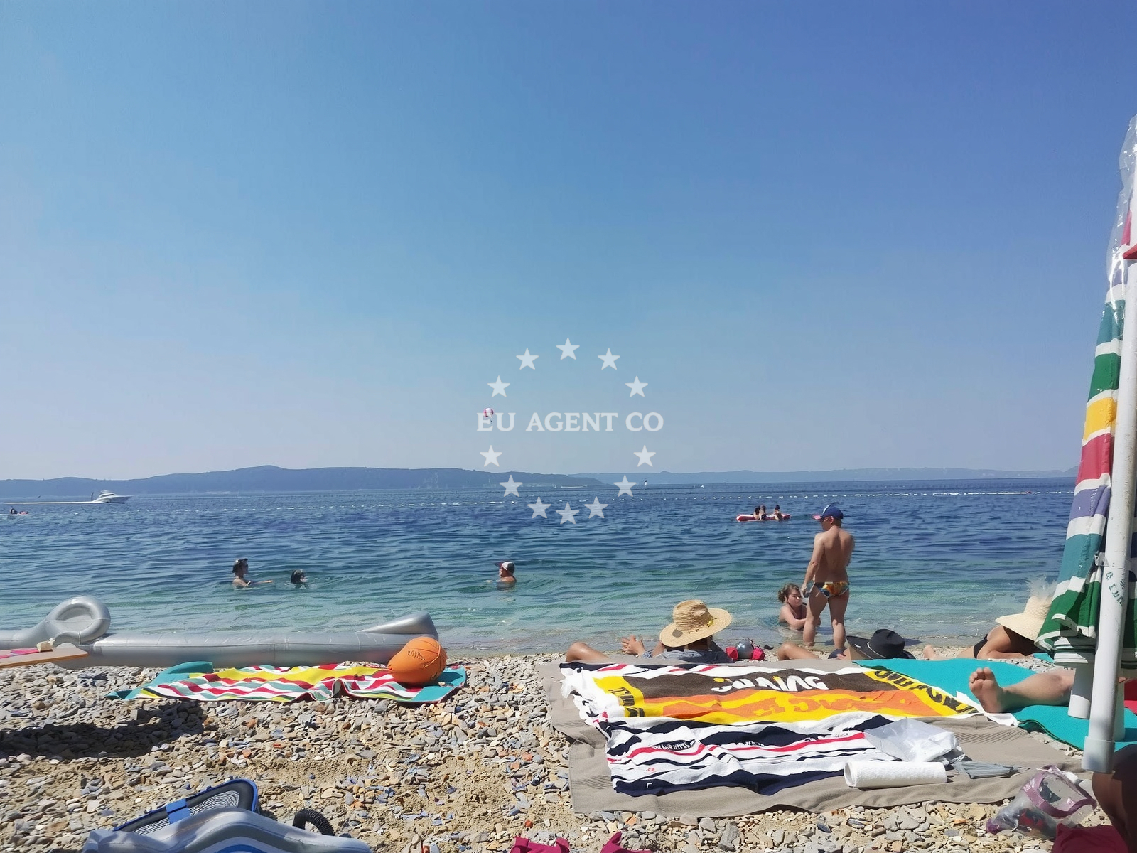 Additional view of Plisivac beach in 3 Hvarska ulica 1. KAT, Podgora