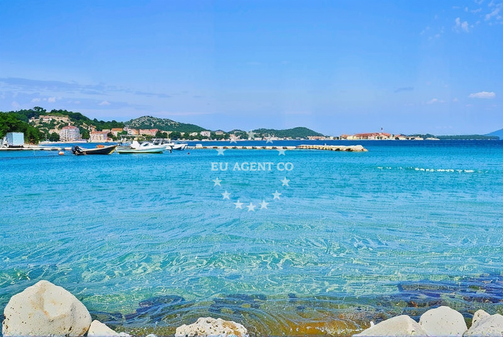 Additional view of Plitka Vala beach in Obala Petra Krešimira IV 108B, Betina