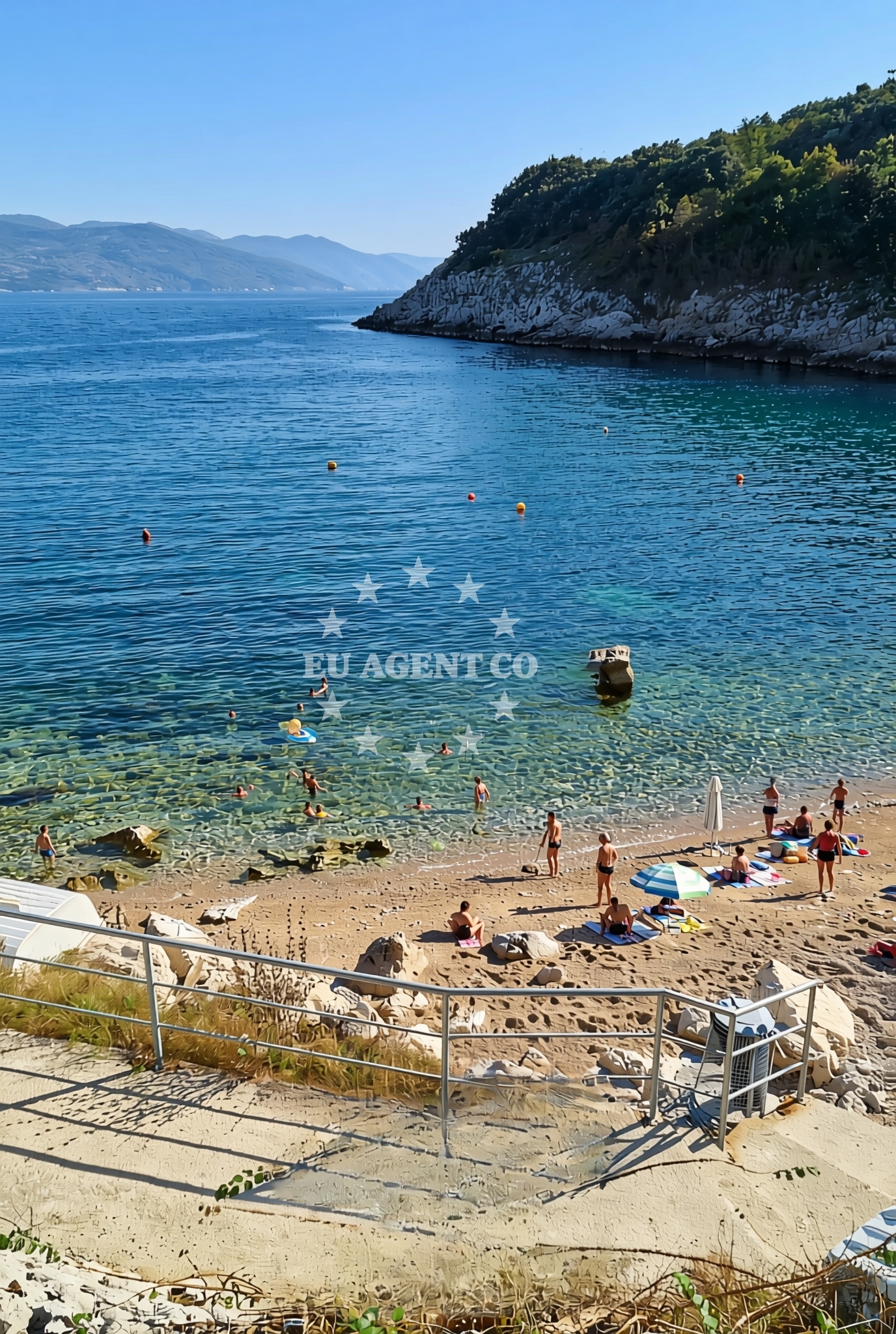 Shoreline and swimming area at Plomin: beaches and coves in Plomin