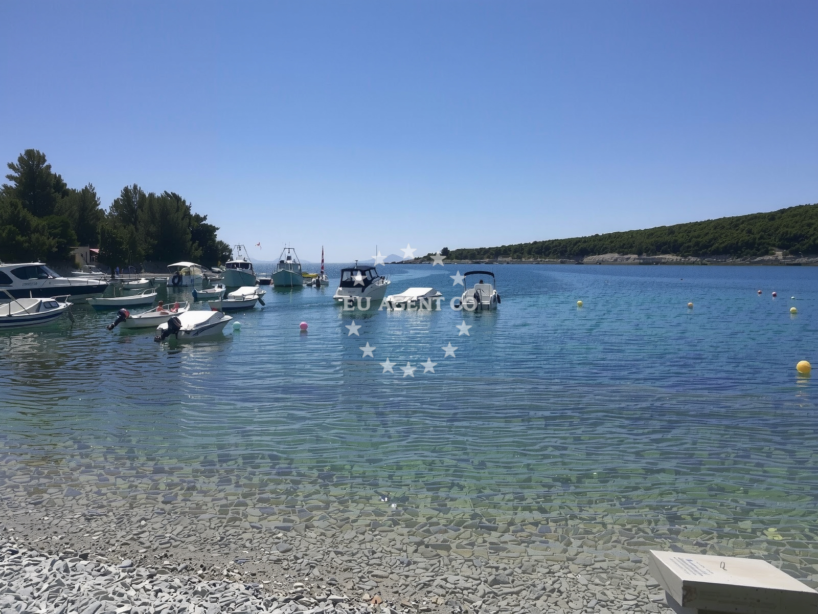 Shoreline and swimming area at Plyazh Kosiritsa in 3b Kavran, Kavran