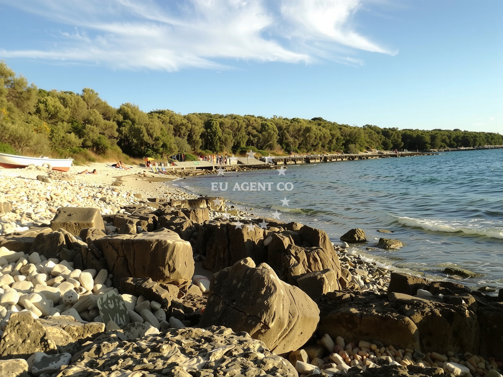 Beach facilities and surroundings at Plyazh Palud in San Pol 1, Bale