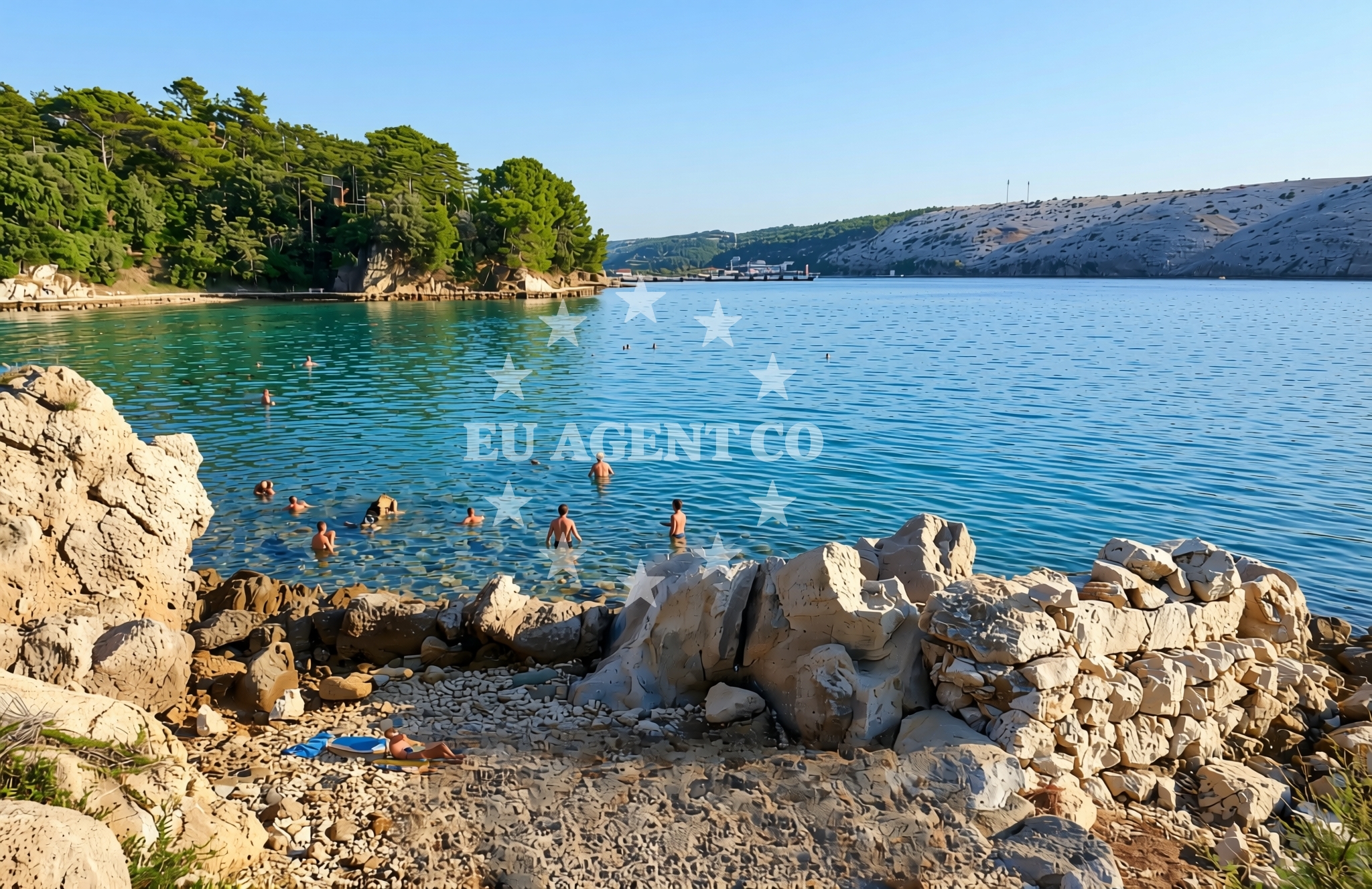 Beach facilities and surroundings at Podfranovo sjever, Lopar (Rab) Beach in Podfranovo sjever