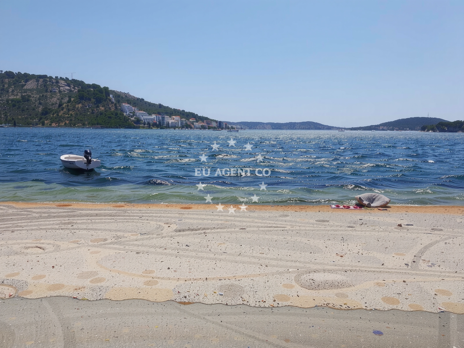 Shoreline and swimming area at Podglavica beach in Ždrilo 6 , Stupin Čeline, Rogoznica