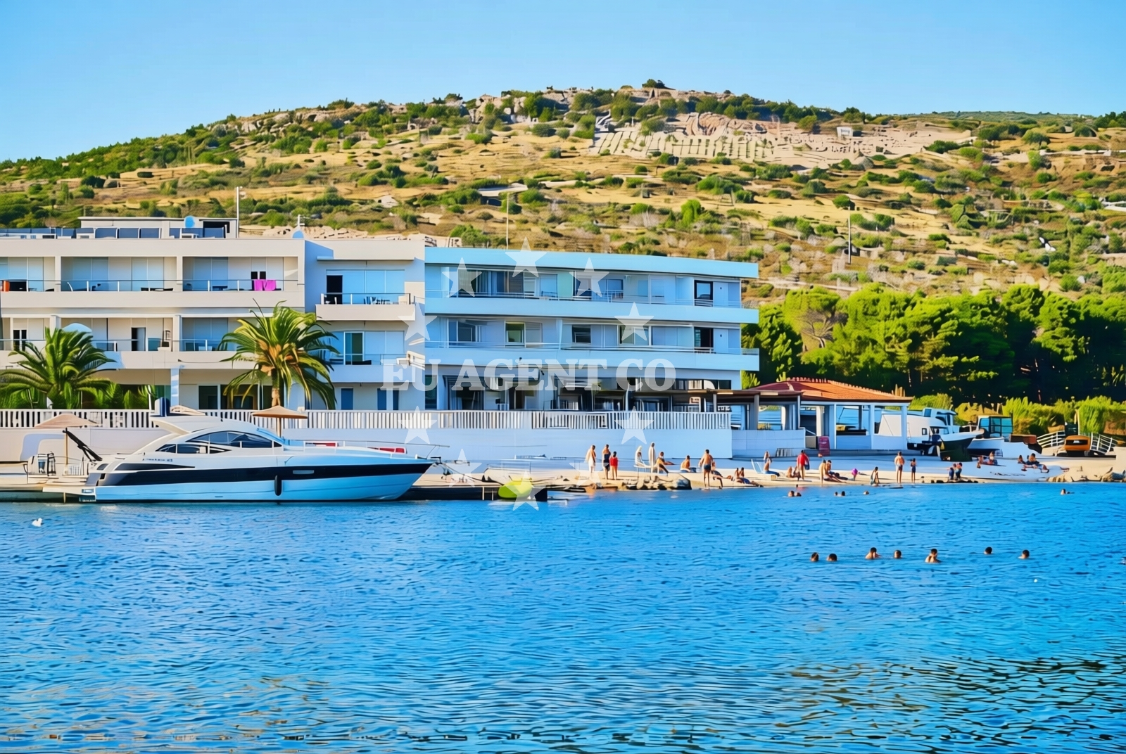 Beach facilities and surroundings at Podglavica: beaches and coves (2) in Podglavica