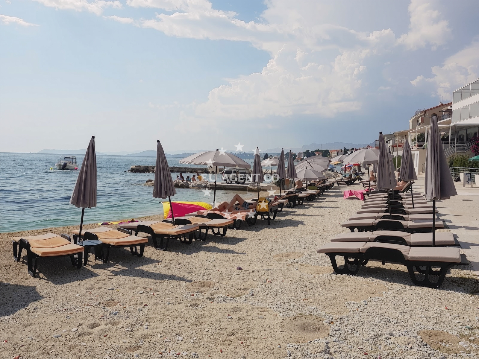 Additional view of Podstrana beach in Ulica Mile Gojsalića 45 D, Podstrana