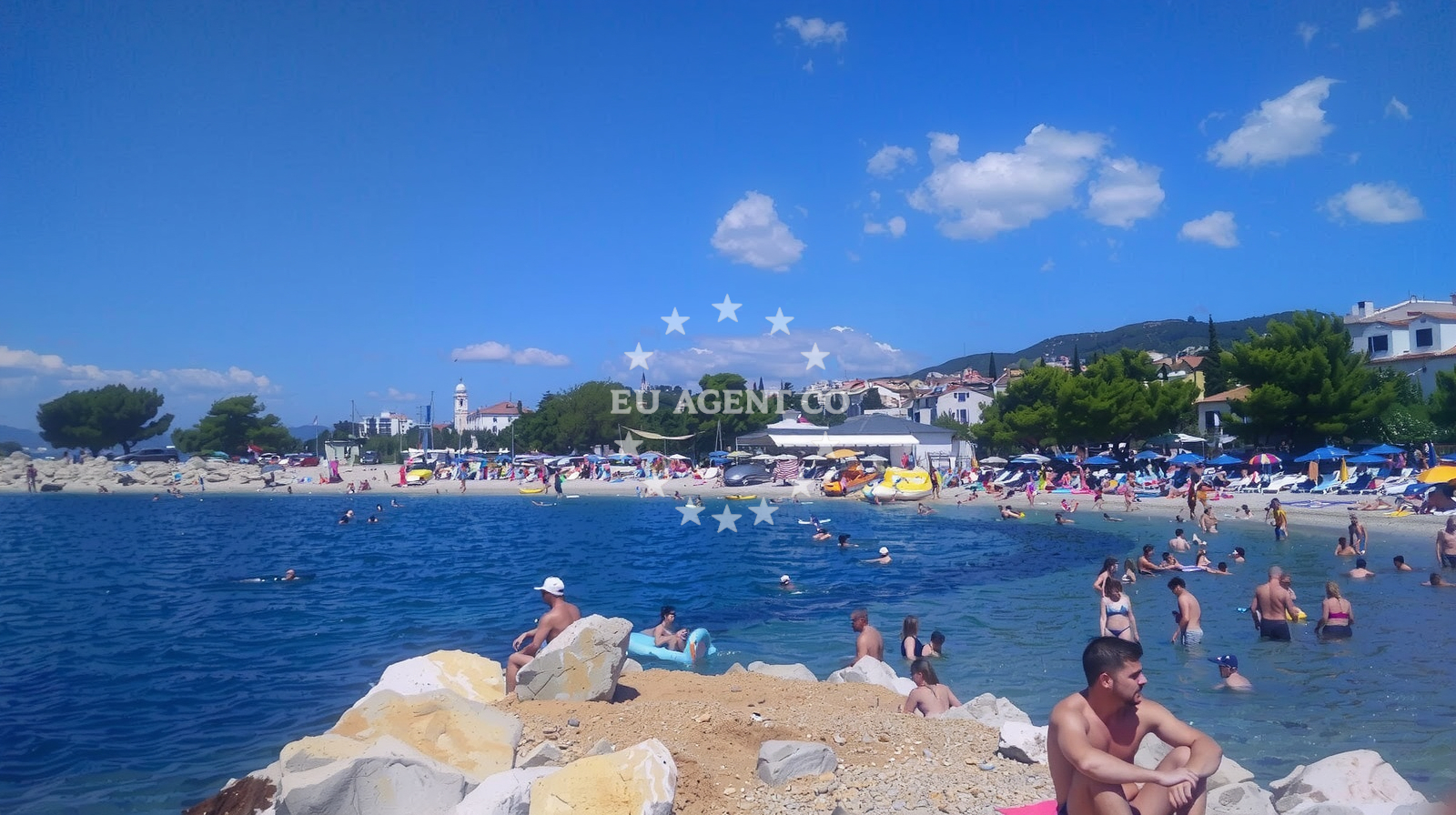 Shoreline and swimming area at Podvorska beach in Šetalište Vladimira Nazora 7, Crikvenica