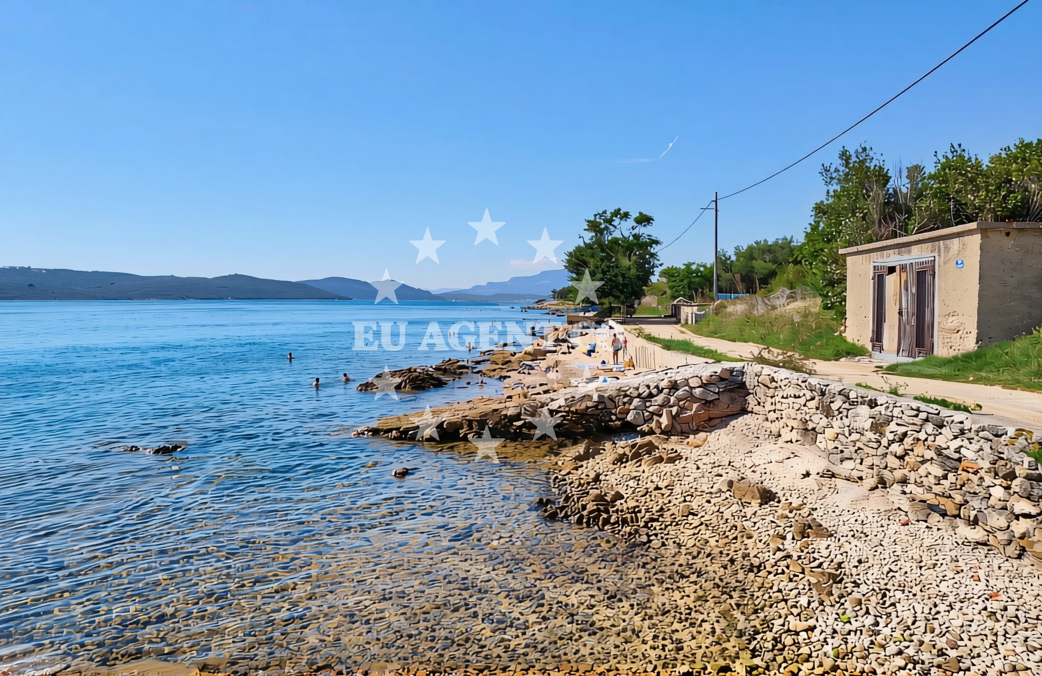 Shoreline and swimming area at Poglava zapad, Rivanj (Rivanj) Beach in Poglava zapad