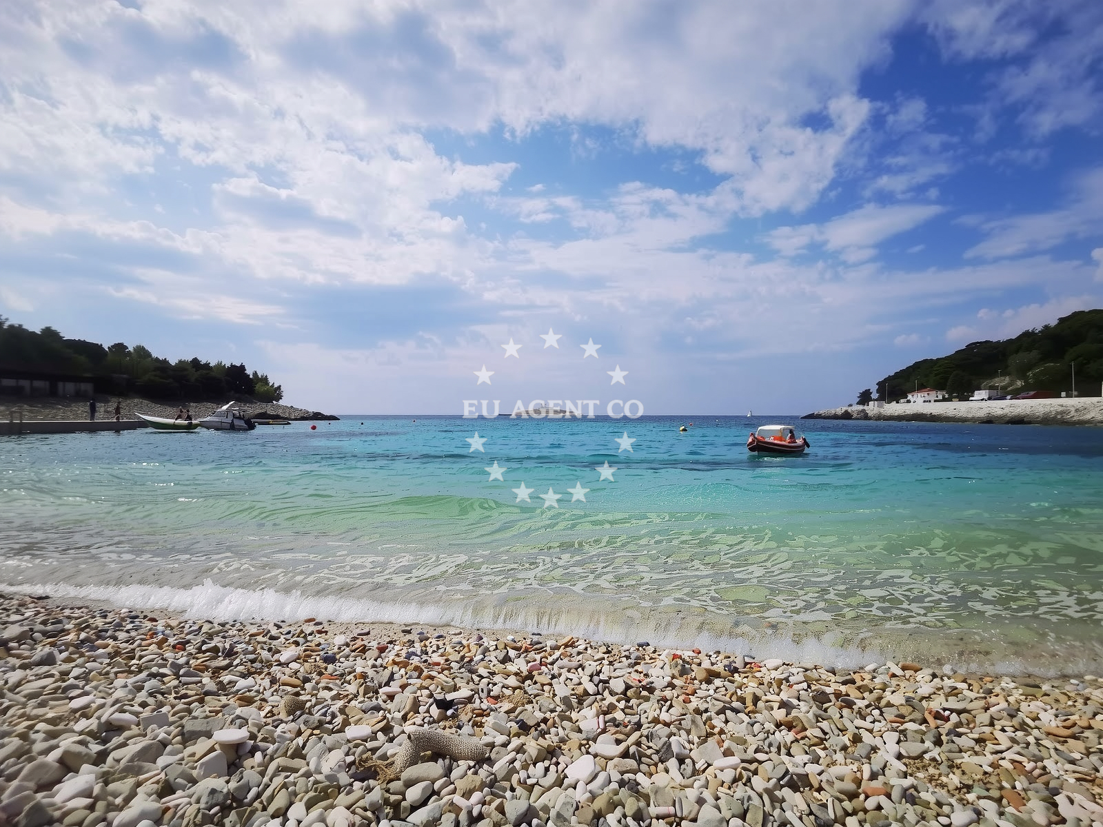 Shoreline and swimming area at Pokonji dol beach in 61 Ive Roića, Hvar