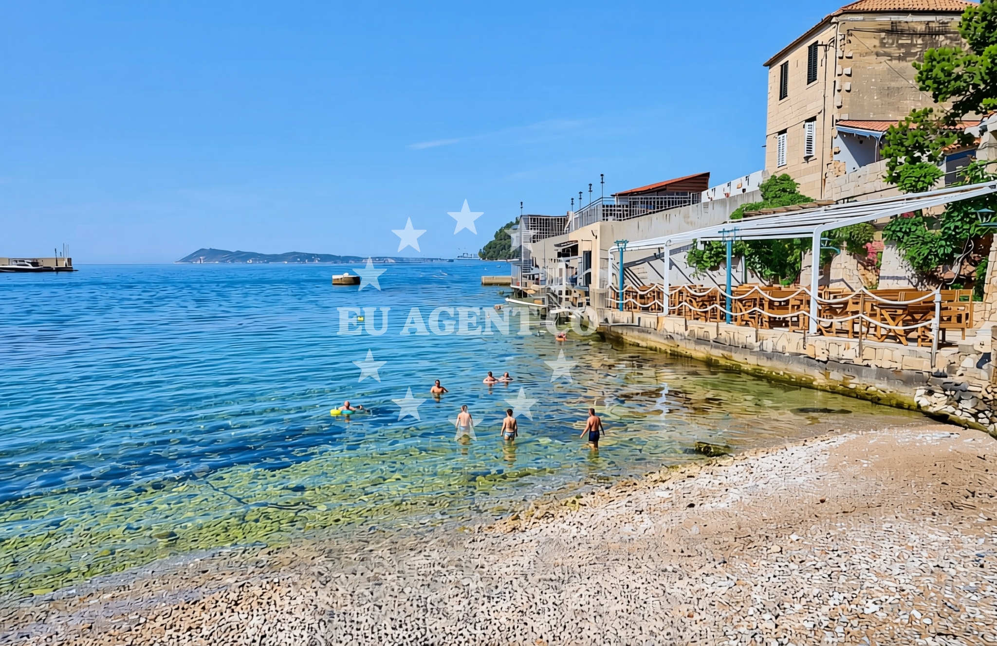 Shoreline and swimming area at Pol Cimprijanovo, Komiža (Vis) Beach in Pol Cimprijanovo