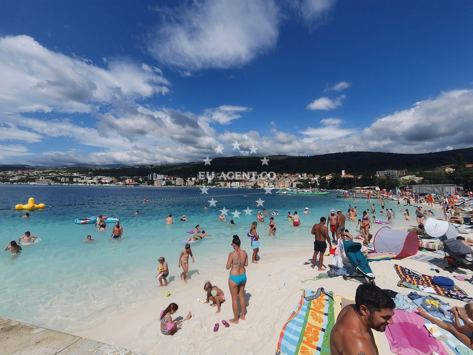 Shoreline and swimming area at Poli Mora beach