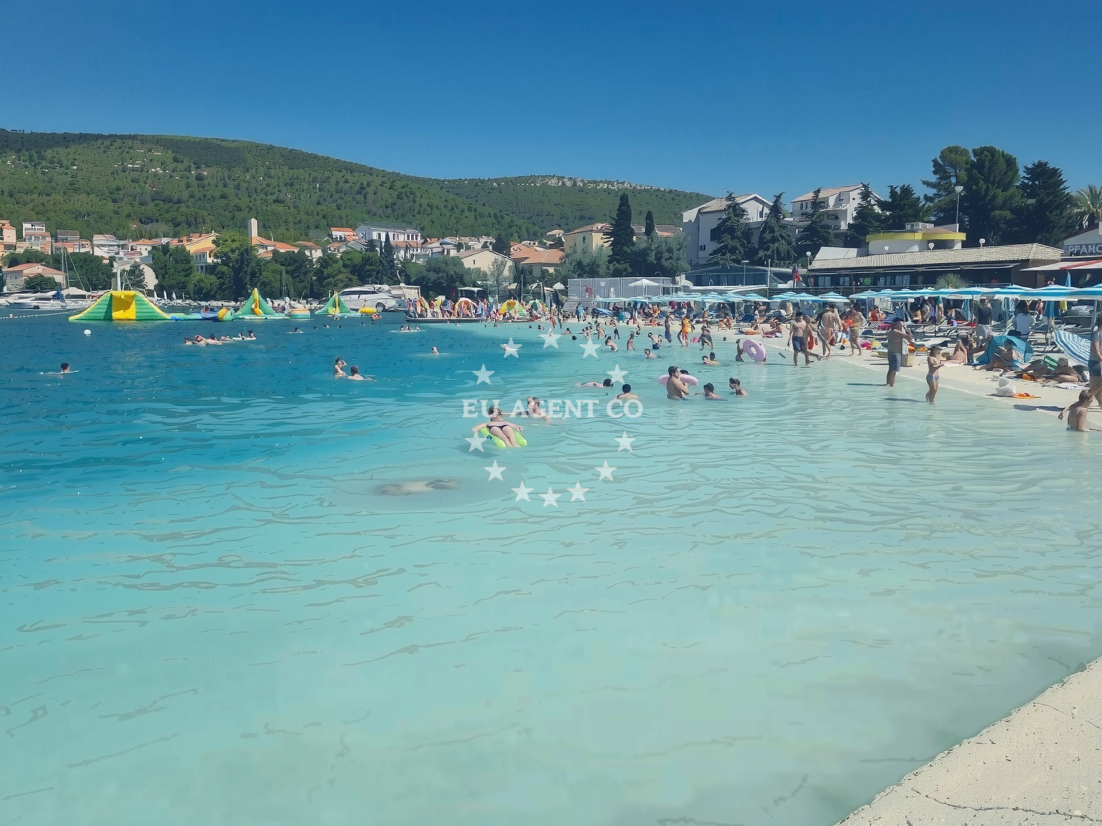 Additional view of Poli Mora beach