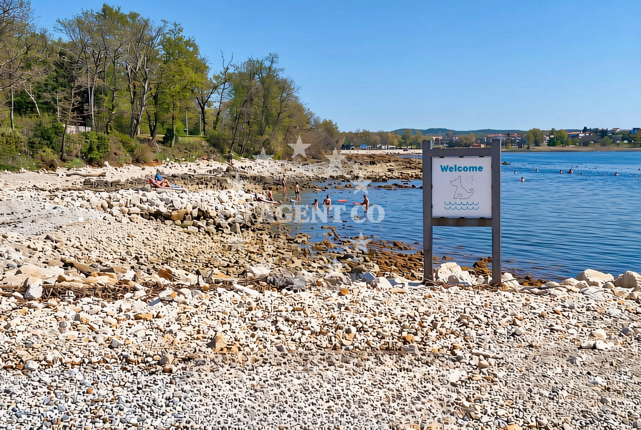 Shoreline and swimming area at Polidor (dog beach), Funtana Beach in Polidor (plaža za pse)
