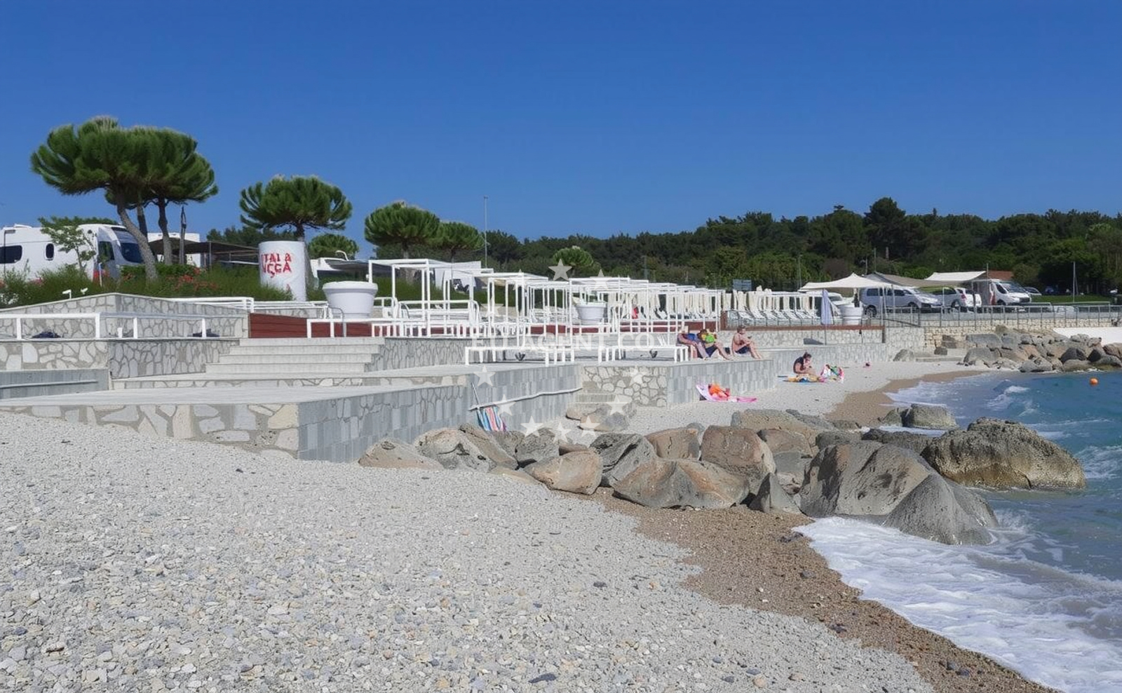 Beach facilities and surroundings at Politin beach in Narodnog Preporoda 80, Krk