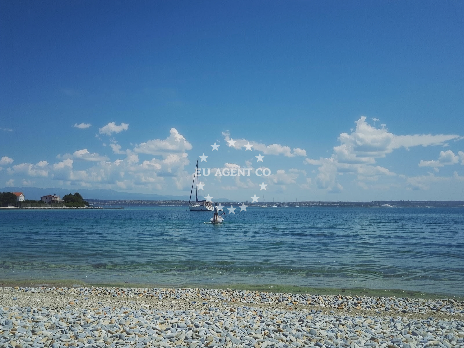 Shoreline and swimming area at Poljana beach in Pantalonov prilaz 9, Poljana