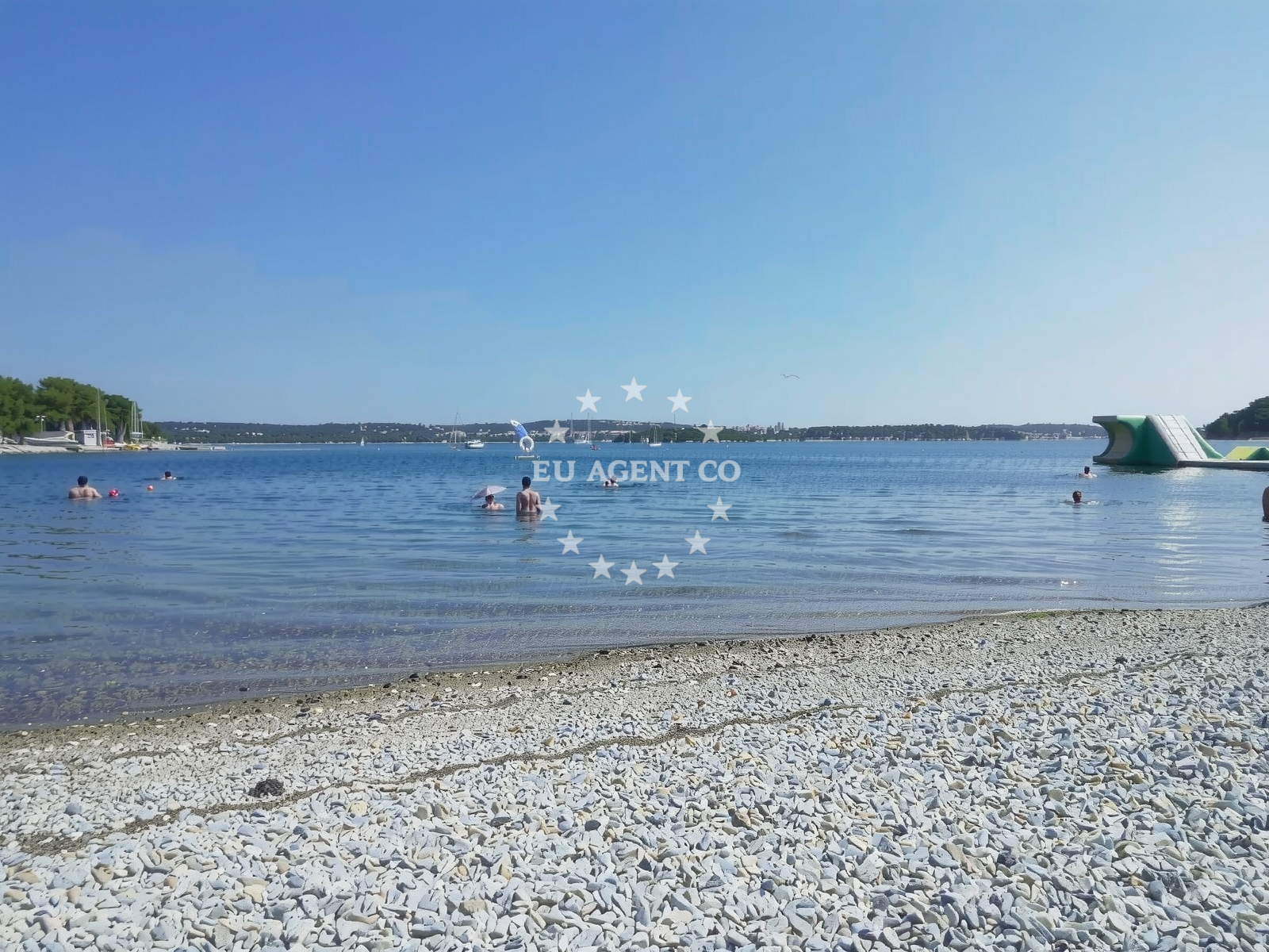 Beach facilities and surroundings at Pomer beach in Pomer ščuza 108/b, Pomer