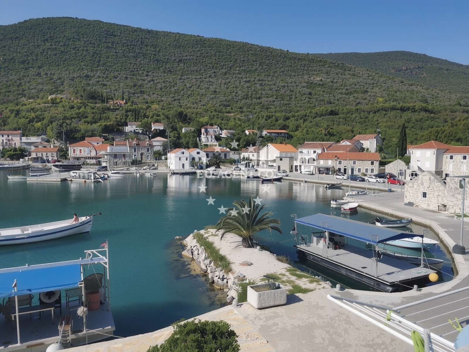 Shoreline and swimming area at Ponta beach in Luka 70, Ston