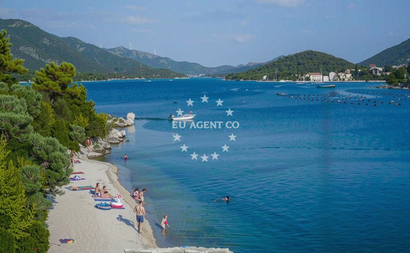 Beach facilities and surroundings at Ponta beach in Luka 70, Ston