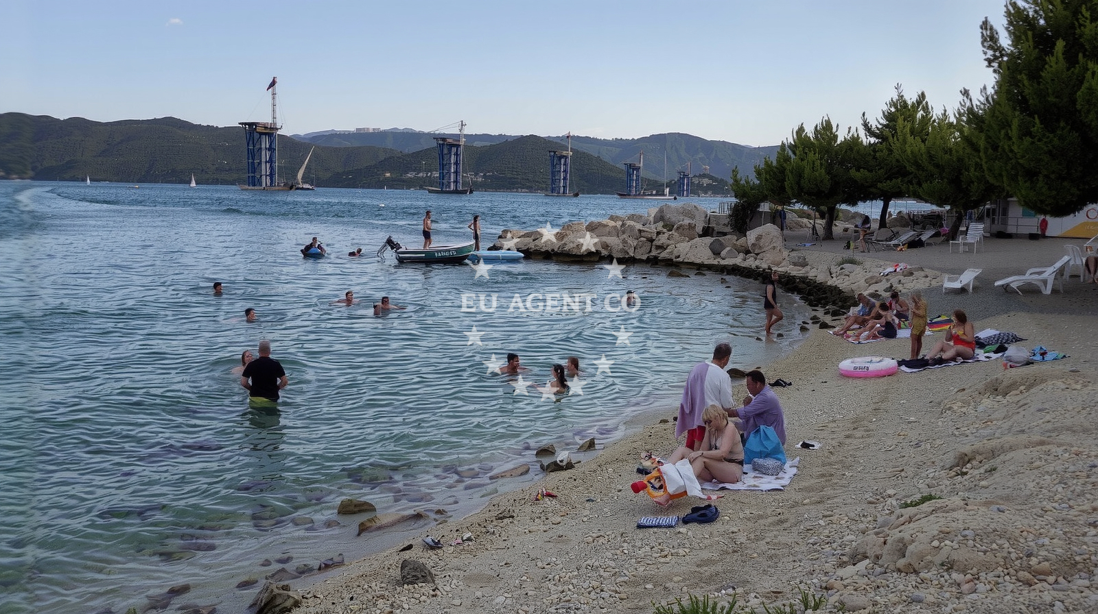 Beach facilities and surroundings at Popova luka in Komarna 143, Klek
