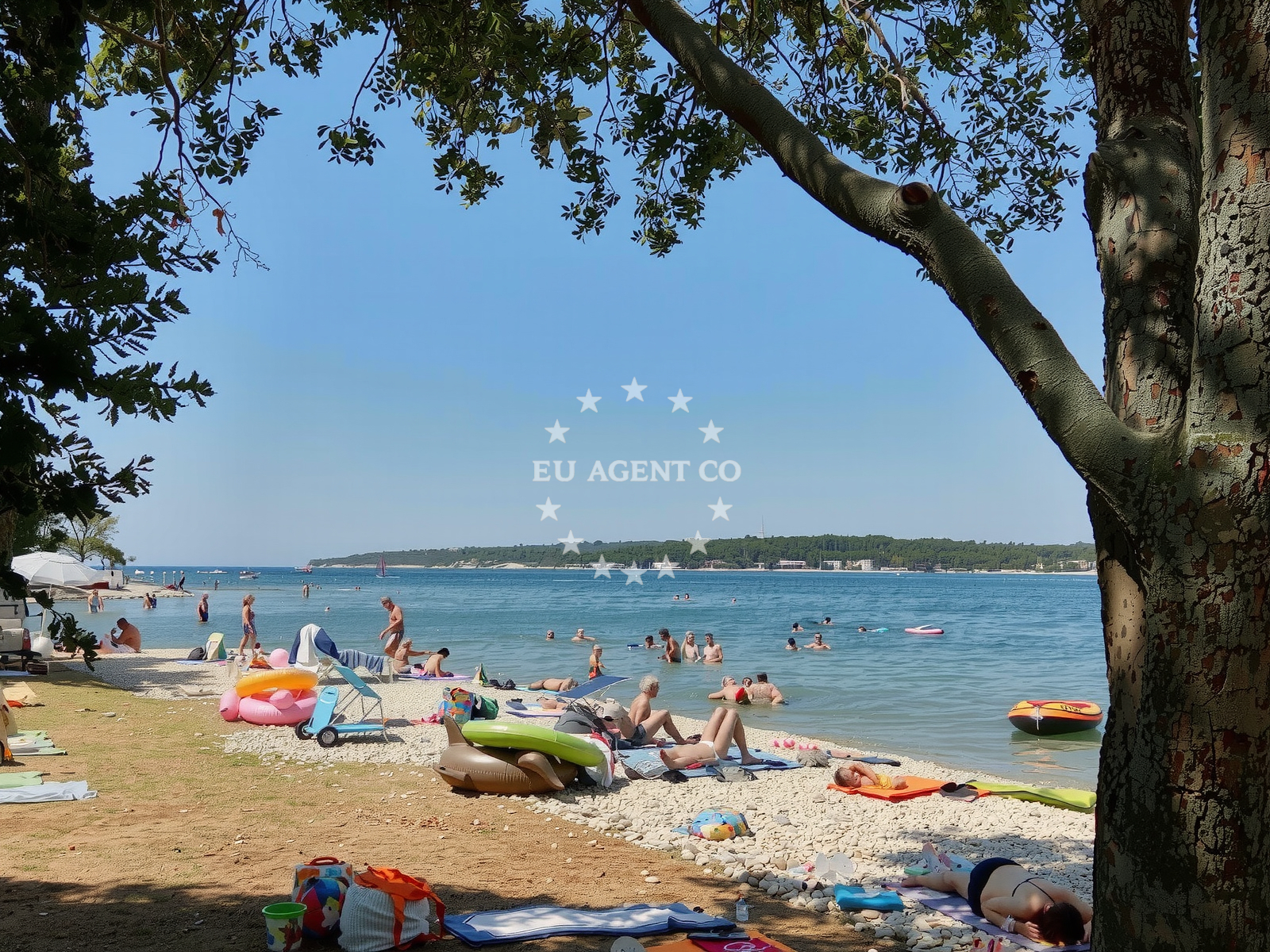 Shoreline and swimming area at Porat beach in Kadulja 12, Poreč