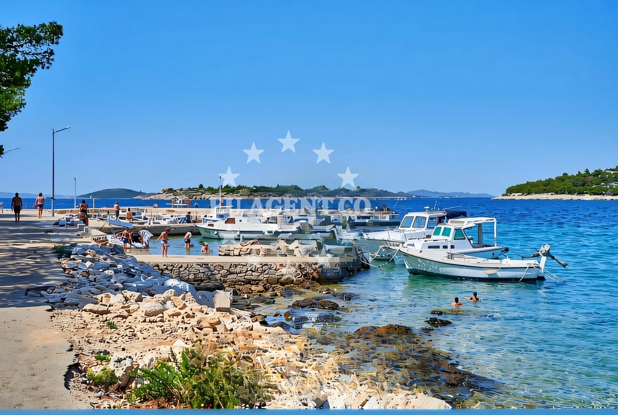 Shoreline and swimming area at Porat Školjić, Murter (Murter) Beach in Porat Školjić