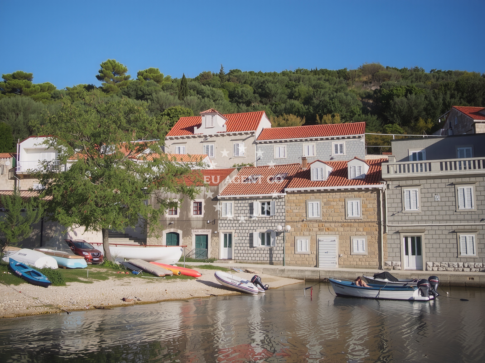 Sea and coastal view of Port of Sudurad in Ulica br. 13, 1D, Suđurađ