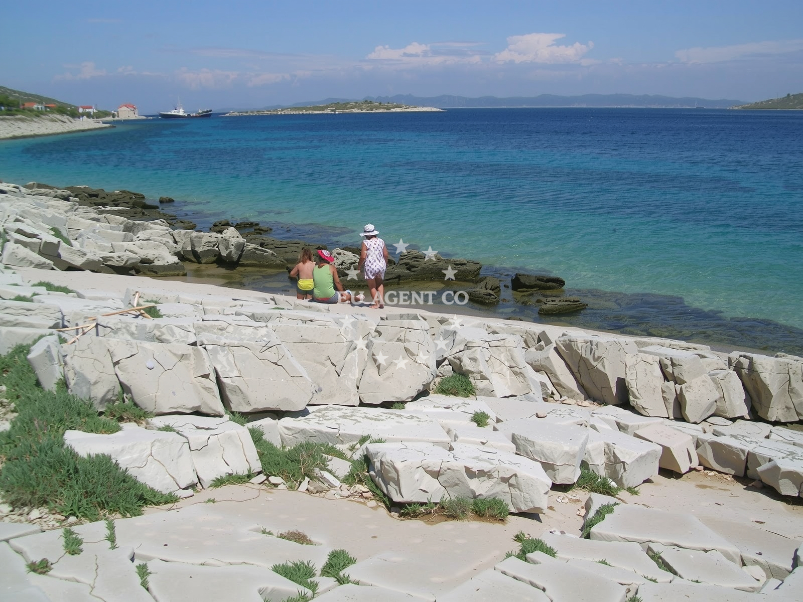 Beach facilities and surroundings at Portic beach in Put sela 2, Kaprije, Kaprije