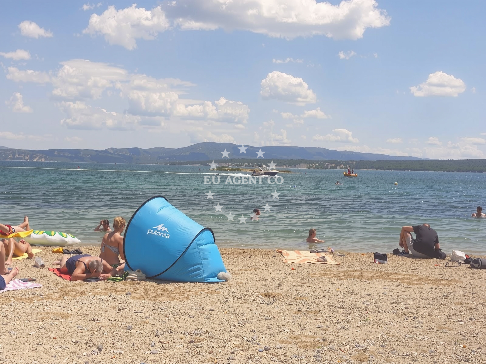 Additional view of Posedarje beach in Marinka Vedrića 50, Posedarje