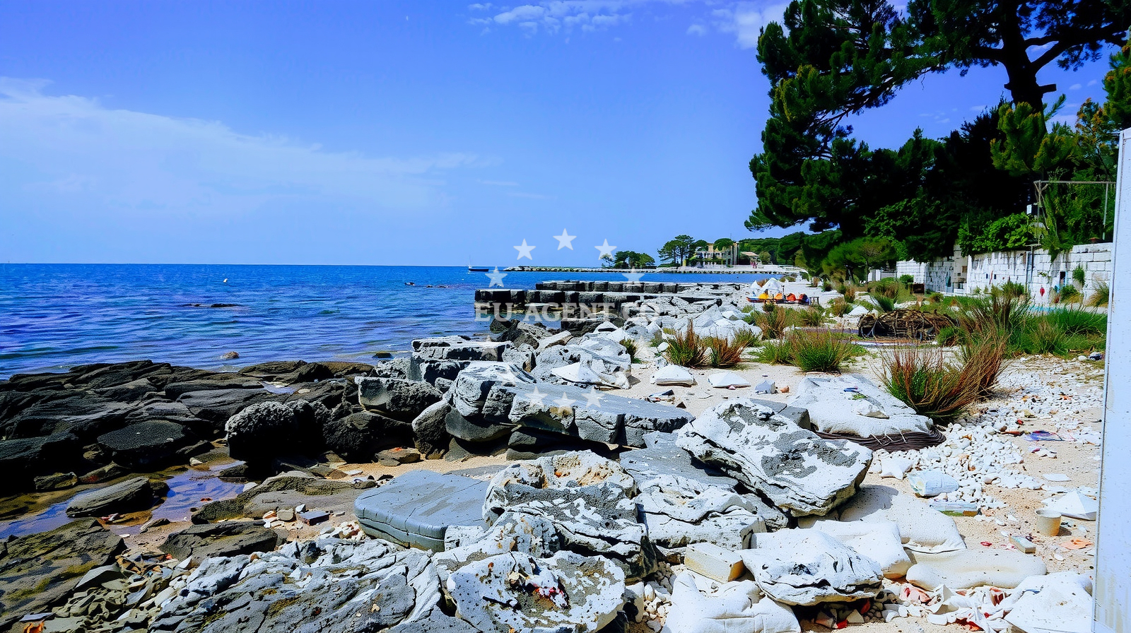 Sea and coastal view of Potocina beach in Križine 53, Kaštel