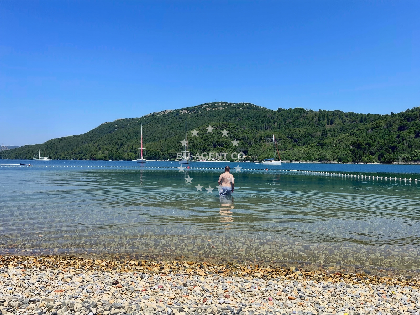 Beach facilities and surroundings at Prijezba Beach in Luka 86, Šipanska Luka