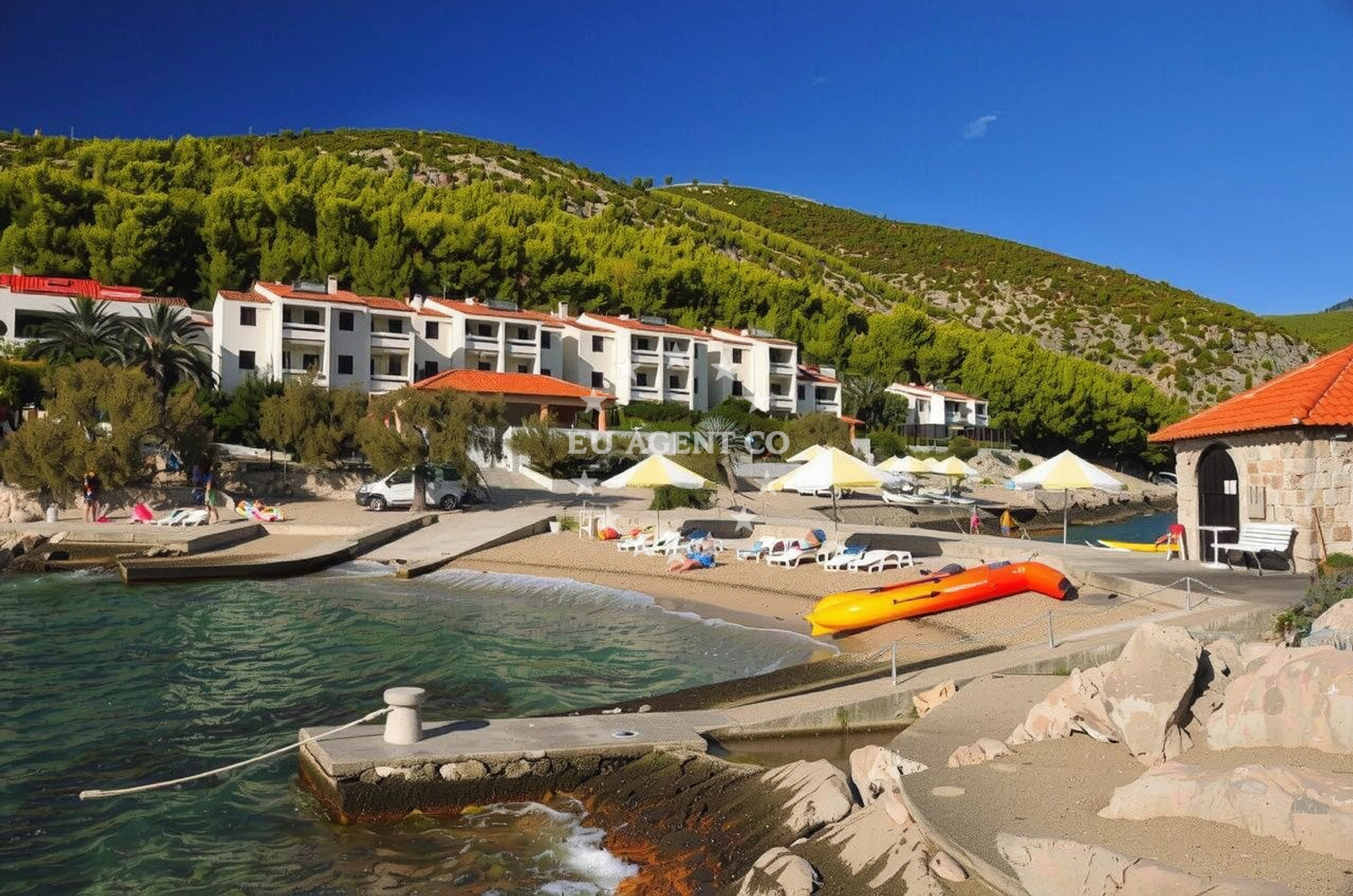 Beach facilities and surroundings at Priscapac Beach
