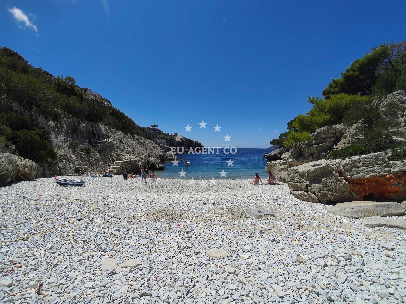 Additional view of Pritiscina beach in Riva sv. Mikule 7, Komiža