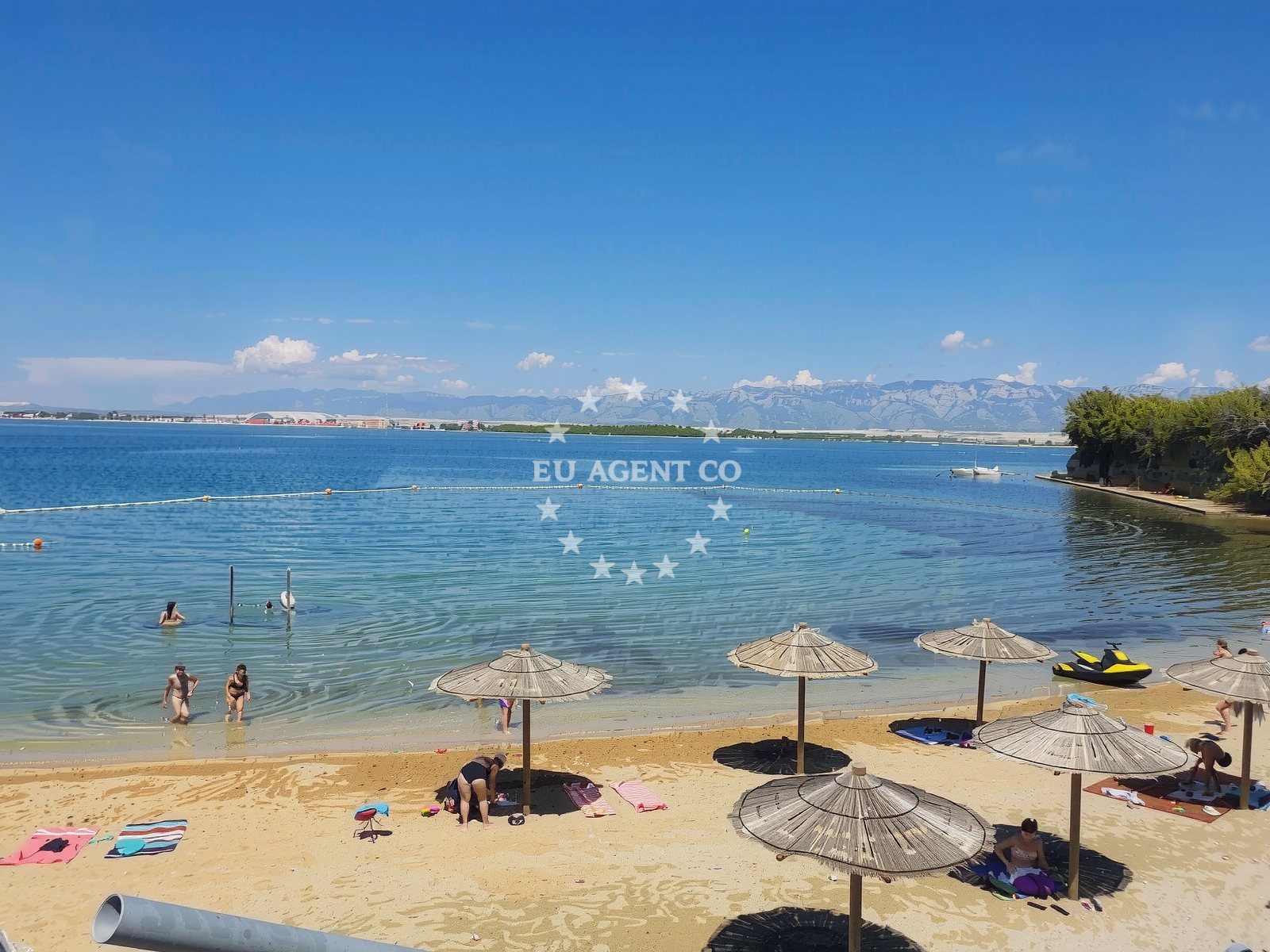 Overview of Privlaka beach in 4 Kneza Višeslava, Privlaka
