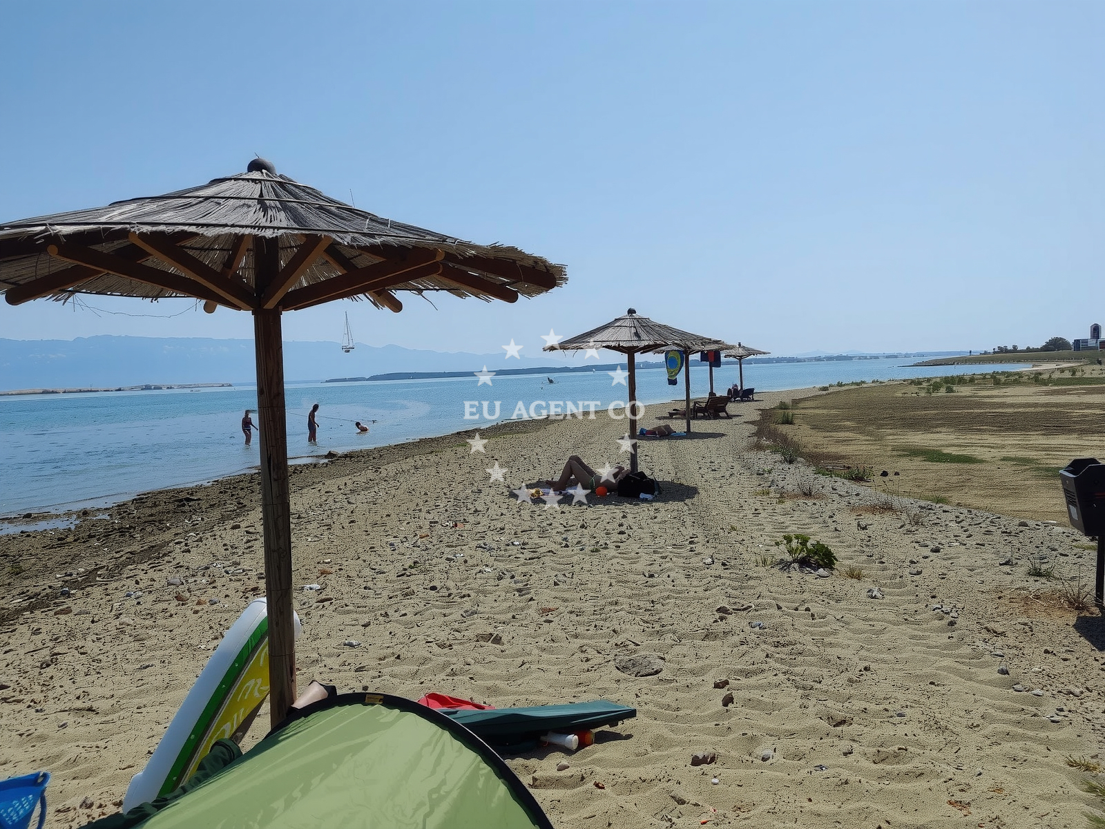Beach facilities and surroundings at Privlaka beach in 4 Kneza Višeslava, Privlaka