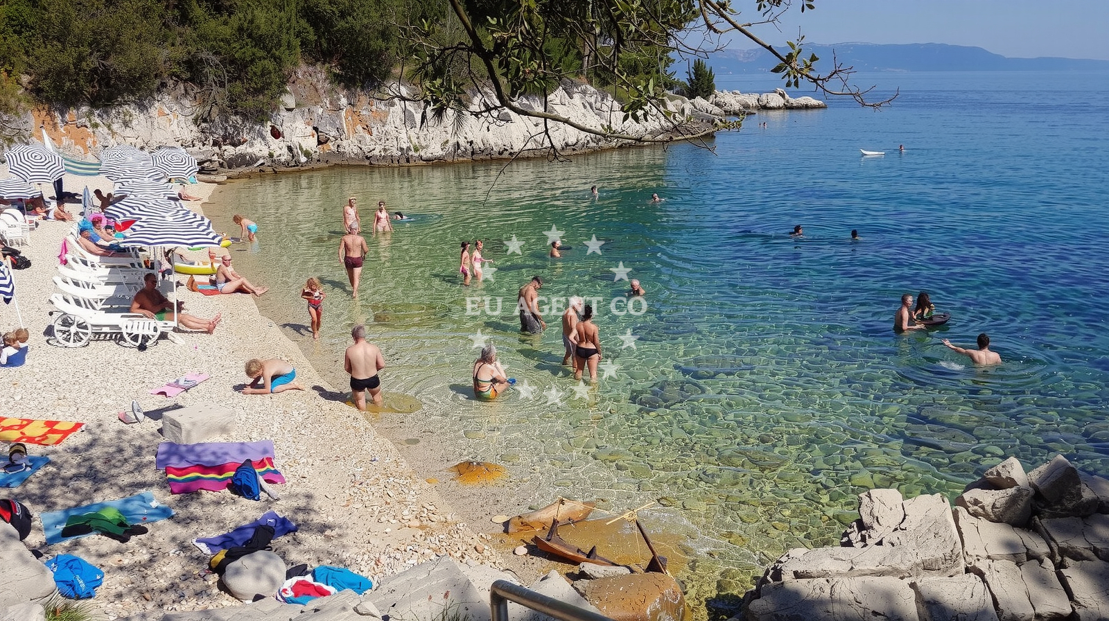 Overview of Prizinja beach in Girandella 7, Rabac