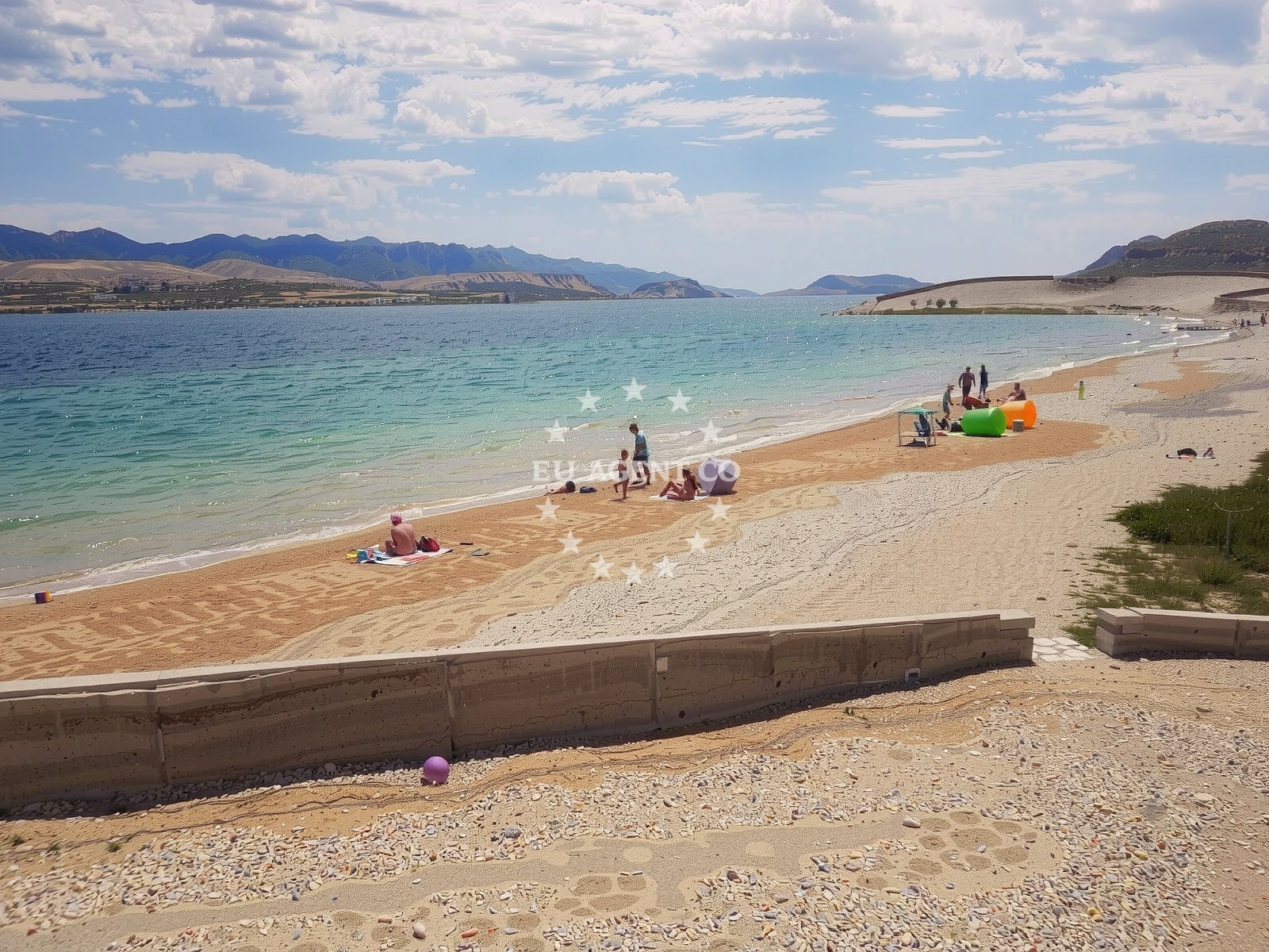 Overview of Prnjica beach in Vidalići 47, Kustići