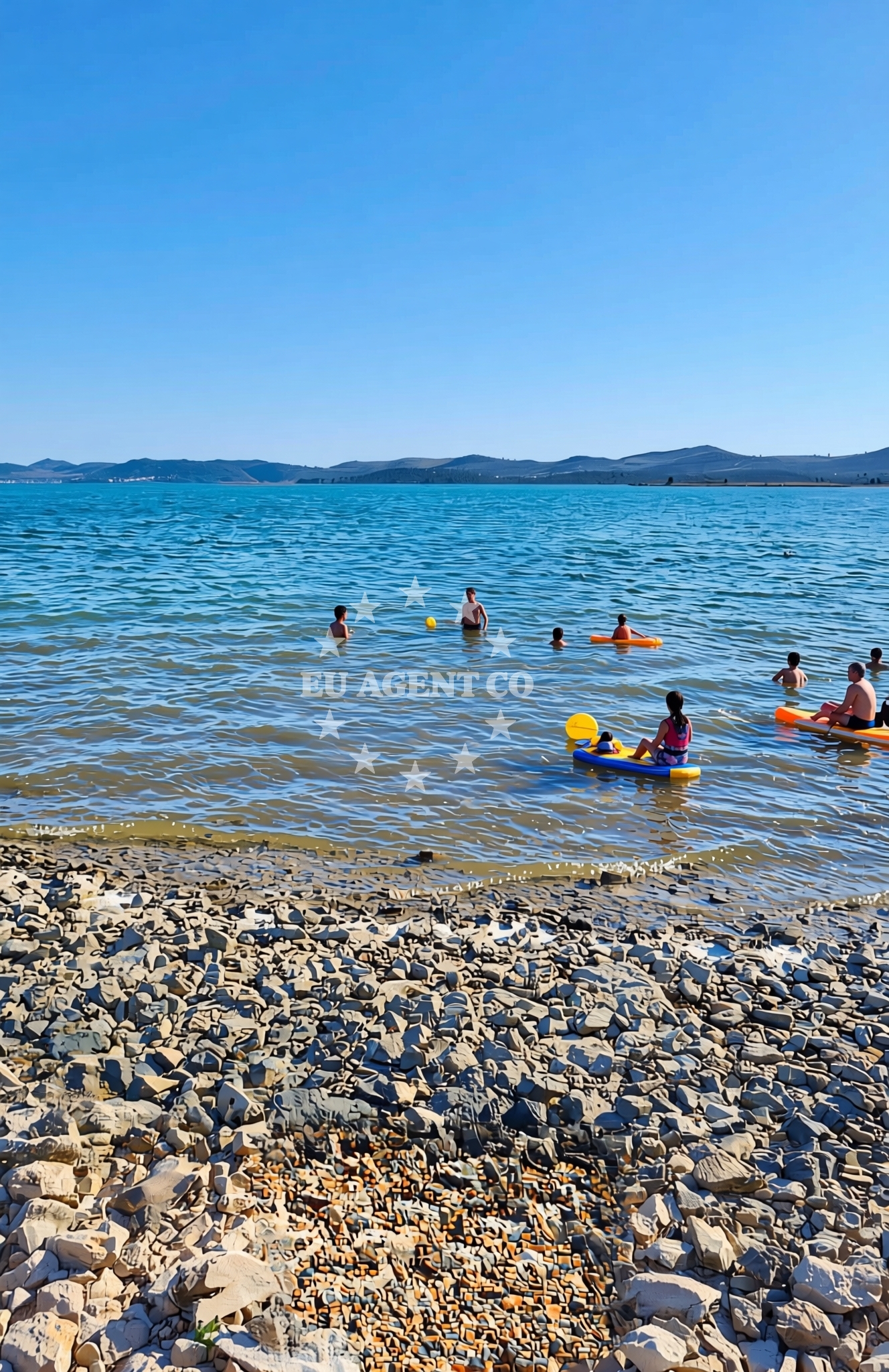 Beach facilities and surroundings at Prokljan, Sonković Beach in Prokljan