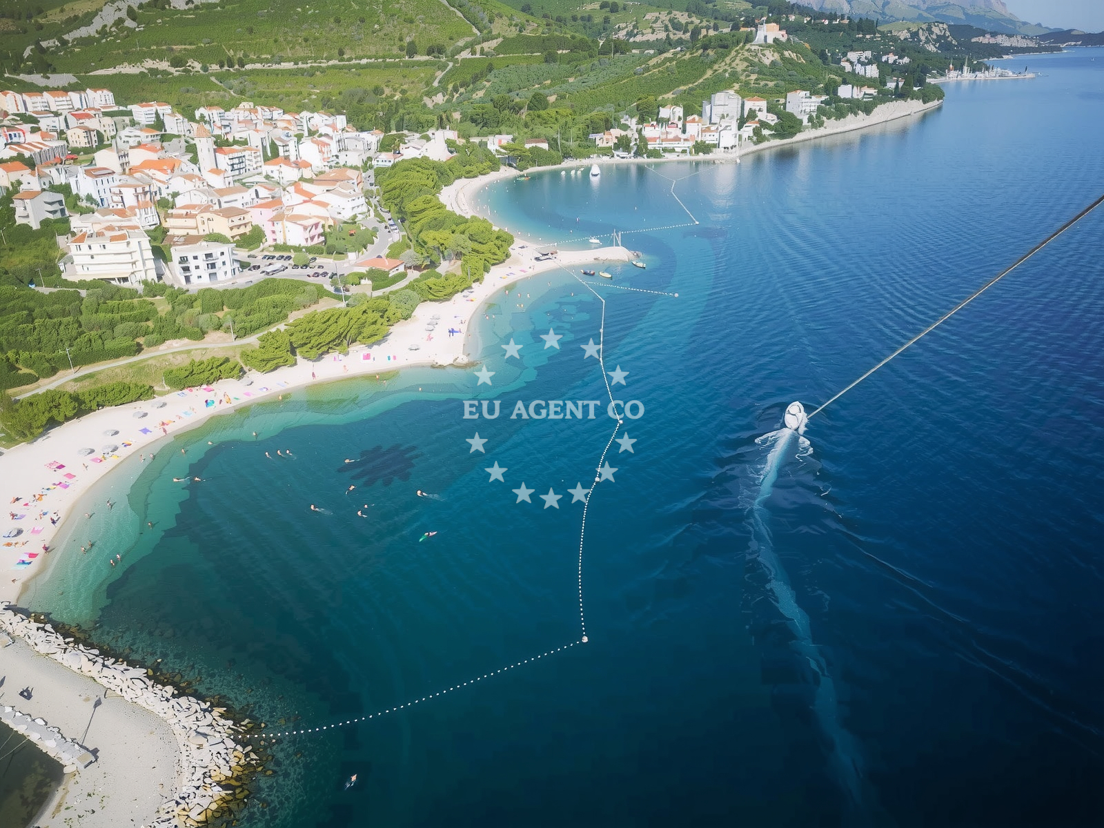 Beach facilities and surroundings at Promajna beach in Puntin 19, Promajna