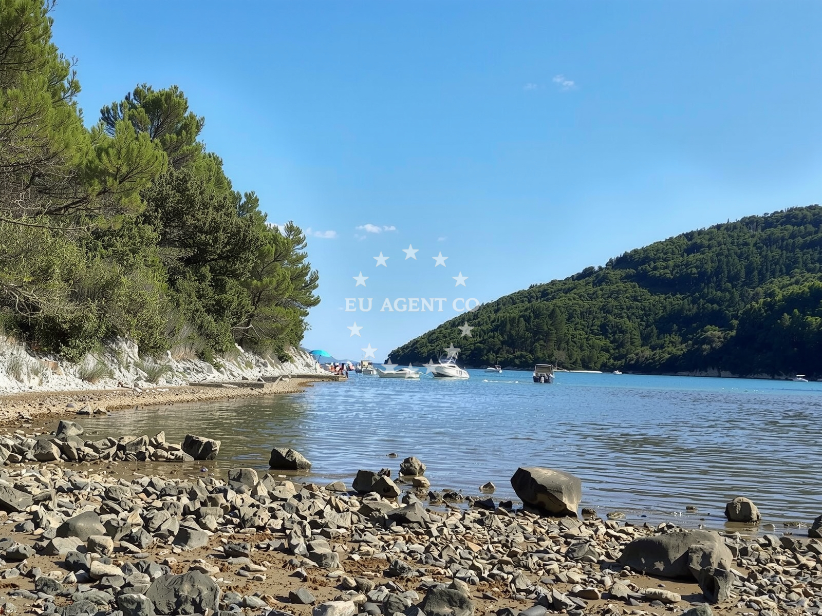 Beach facilities and surroundings at Prtlog beach in Gondolići 20a, Labin