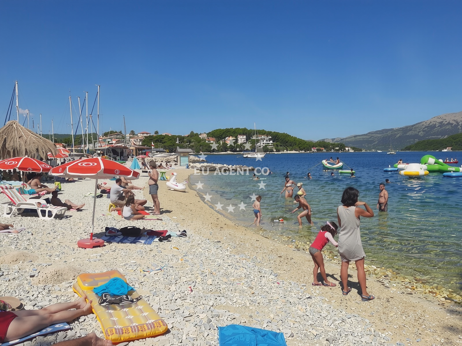 Shoreline and swimming area at Prvi zal beach in LUMBARDA 525, Lumbarda